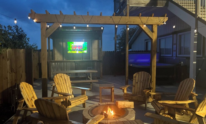 Hamilton Apartment | The Bourbon Barrel !NEW patio & firepit area!