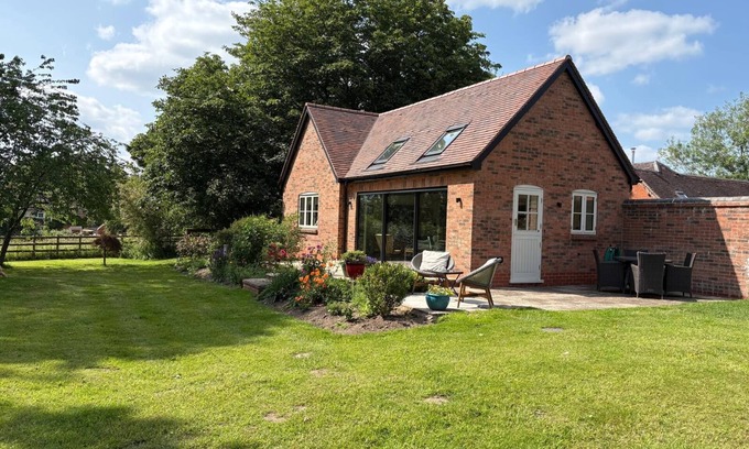 Callow Hill Cottage | The Bower, Warwickshire, a stylish inviting 2 bedroom cottage set within 5 acres