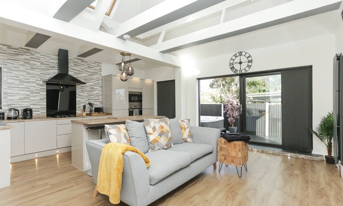 Herne Bay House | The Broadway Beach Homes Airbnb With Hot tub