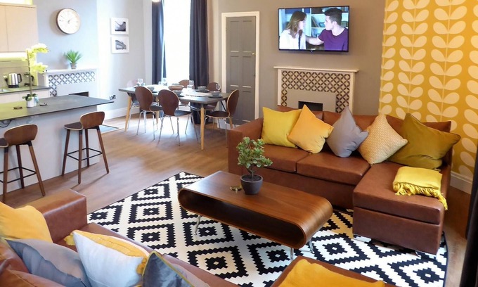 Leeds Apartment | The Broderick at Claremont Apartments