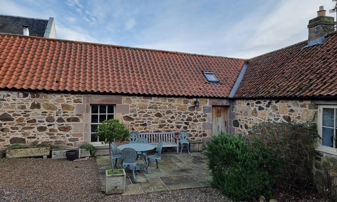 North Berwick House | The Byre Cottage, perfect peace, yet 25 mins by train to Edinburgh, beach 9 mins