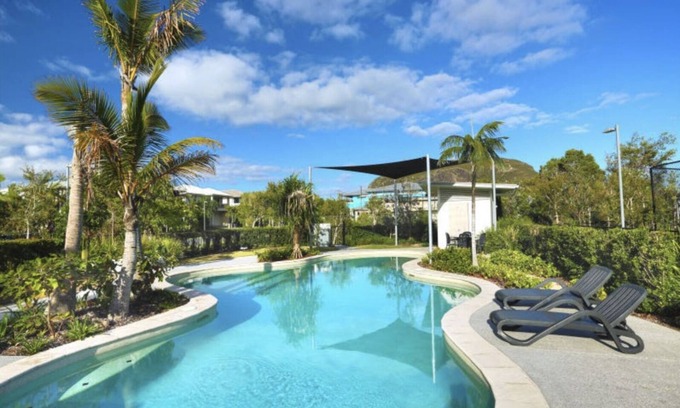 Yaroomba House | The Cali Beach House | 3 minutes walk to private beach!! 🌊