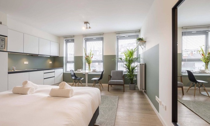 Antwerp Apartment | The Card Room Green Studio