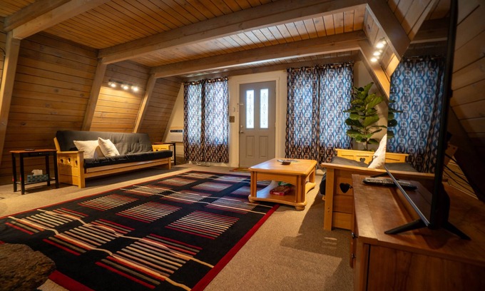 Chiloquin Ski Chalet | The Chalet at Agency Lake