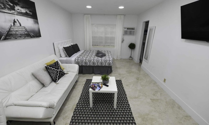 Poinsettia Heights Apartment | The Chic Studio❣ Excellent Location | Near Fort Lauderdale Beach
