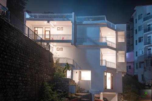 Dharampur Hotel | The Cloud berry stays