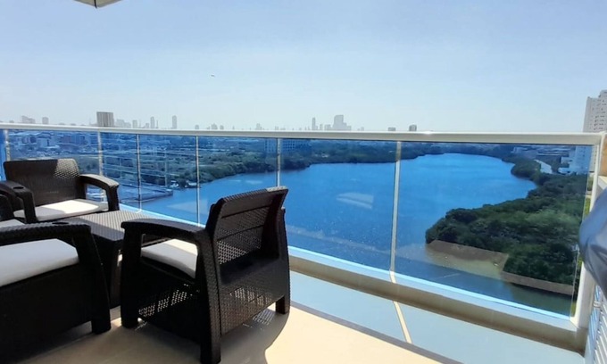Crespo Apartment | The Clover Suite