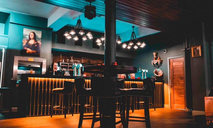 Liverpool City Centre Apartment | The Club House, Liverpool's Party Pad sleeps 10!