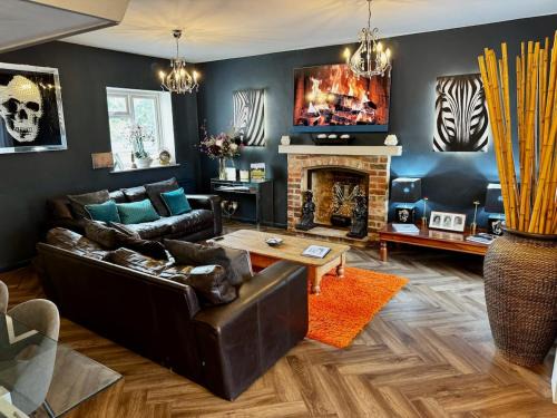 Cheltenham Apartment | The Coach House Duplex Apartment - by MaisonPro