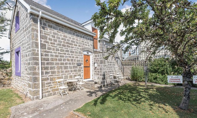 St. Florence Apartment | The Coach House