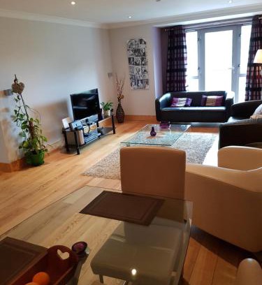 Killarney Apartment | The Courtyard Apartments !