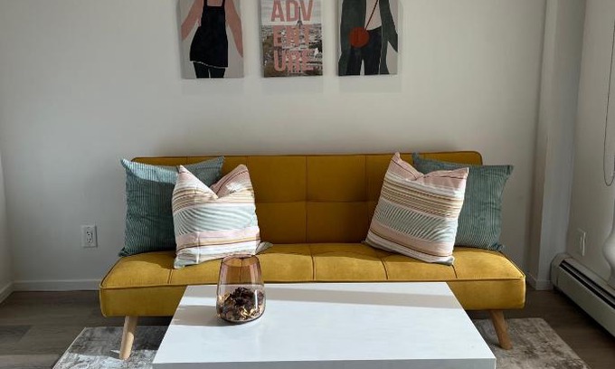 Bridgeland Apartment | The cozy yellow in bridgeland!!