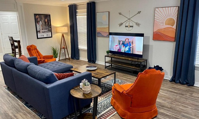 Chickasha House | The Drover House by USAO in Chickasha, Fenced Yard, King Bed, Smart TV, High Speed WIFI & Covered Parking