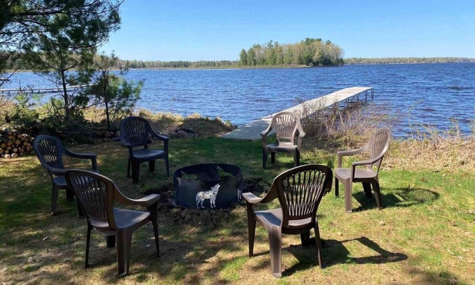 Hayward Cabin | The Edgewater Cabin-Lakeside Paradise
