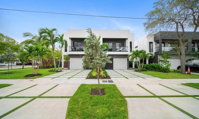 Victoria Park House | The Elements Home with 2 Pools