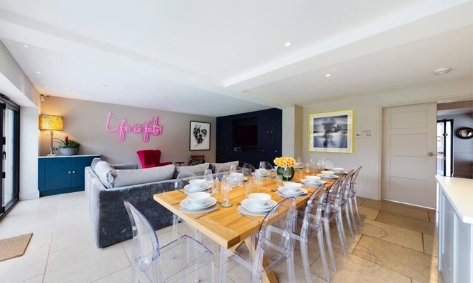 Saltford House | The FAB House 5*stay with late check out at 1pm