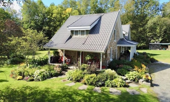 Huntsville House | The Farm on Old North Roadn200 Consecutive 5-star Reviews on Airbnb