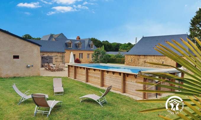 Chateau-Gontier Cottage | The Aviary Plessis: Exceptional Home for 14 Guests
