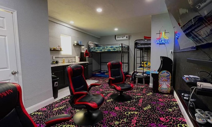 El Paso House | The Game Stop