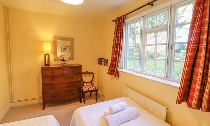 Hadleigh Apartment | The Garden Flat at Holbecks House, HADLEIGH