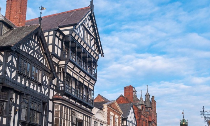 Chester Apartment | The Gathering Chester 1 Sleeps 14 Very Close to City Centre Racecourse Within Walls