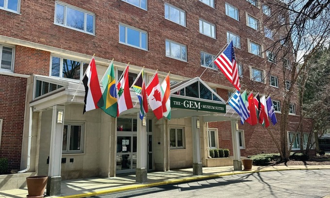 Evanston Apartment | The Gem Museum Suites