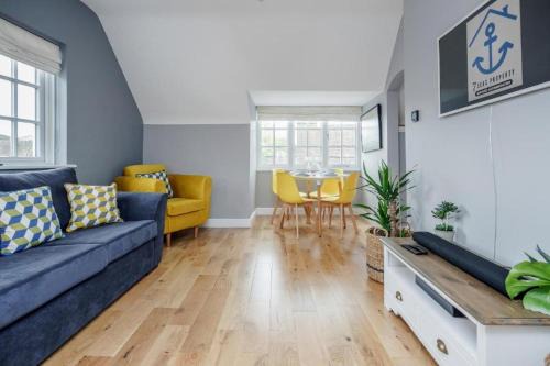 Winchester Apartment | The Gem Of Central Winchester - Sleeps