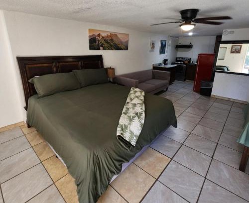 Three Rivers House | The Getaway -6 miles from SNP