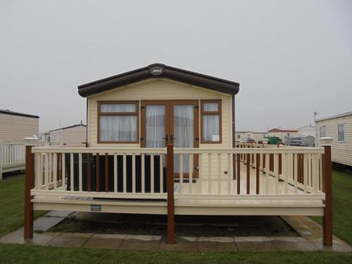 Ingoldmells House | The Grange Ingoldmells: Elan 6 berth, Central Heated, Wrap Around Decking