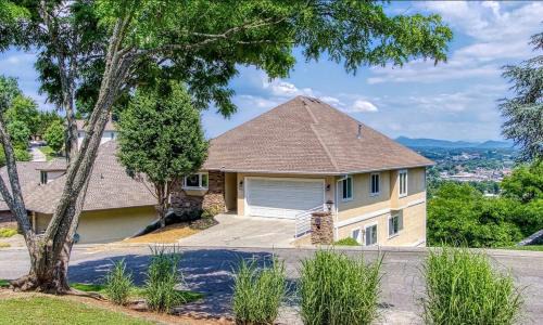 Sevierville Ski Chalet | The Great Escape by Eden Crest