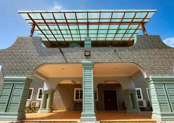 Elmina Cabin | The Green Condo