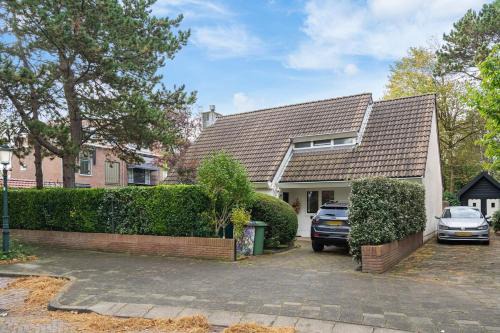 Zandvoort Villa | The Green Oasis charming family villa with garden
