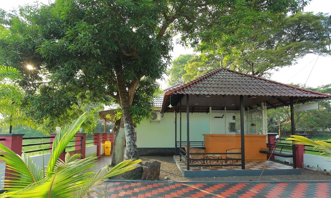 Alappuzha Hotel | The Greenview Inn