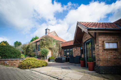 Stanton on the Wolds Hotel | the hammer and pincers