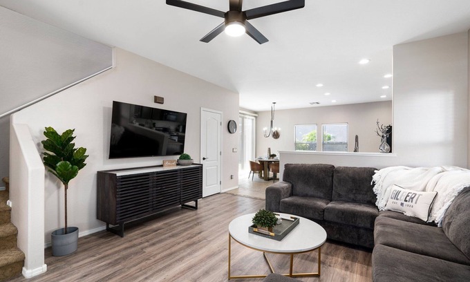 Gilbert House | "THE HAMPTON" Gilbert I Designer Style + Comfort I 3bed/2.5bath