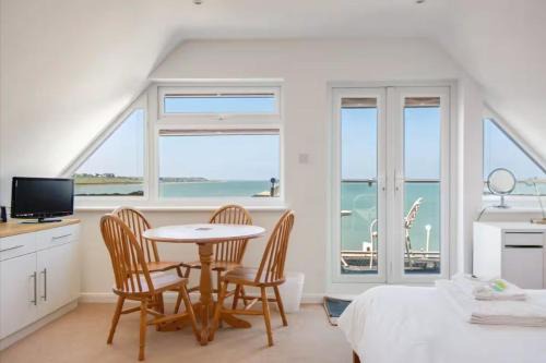 Swalecliffe House | The Hamptons - Entire Seafront Property with Stunning Sunsets
