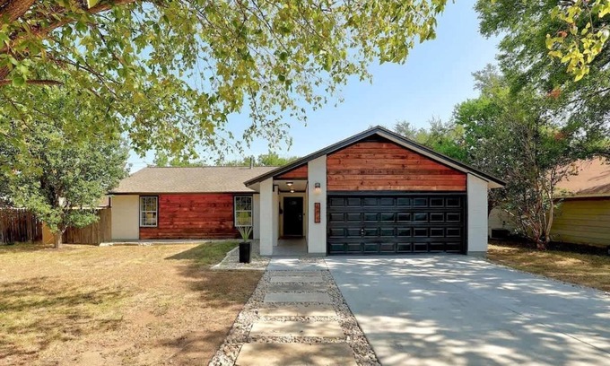 Greenslopes At Lake Creek House | The Hiatus | Dog-Friendly Round Rock Retreat
