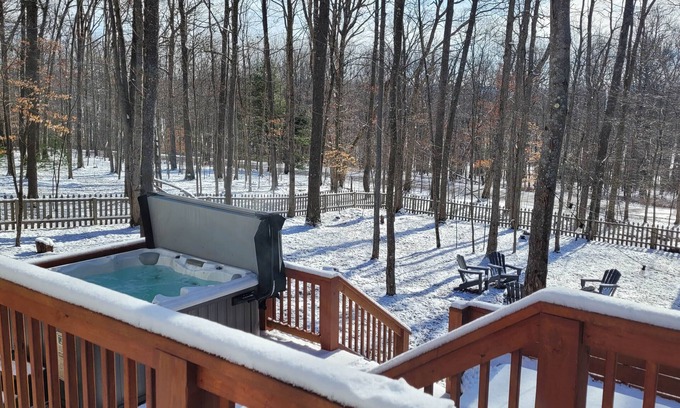 Sky Valley House | The Hideaway House | Lake Access, Hot Tub, Firepit