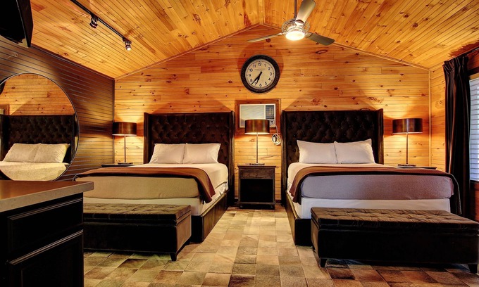 New Braunfels Cabin | The Hideout 5 Bedroom Home by RedAwning