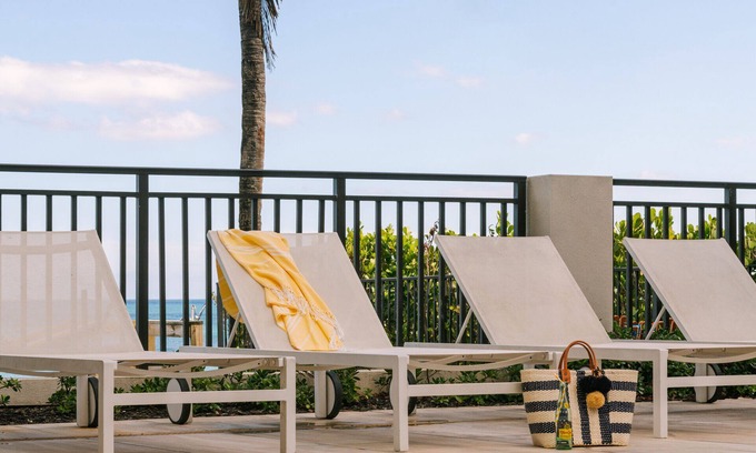 Hillsboro Beach Apartment | The Hillsboro powered by Sonder | Queen Room w/Balcony