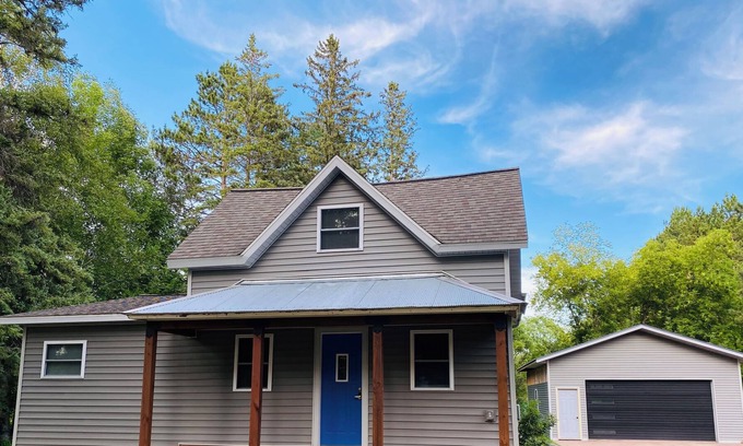 Grand View House | The house with the blue door