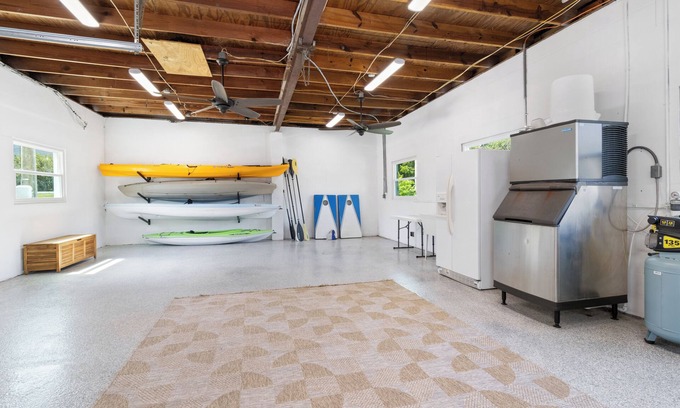 Crystal River House | The Hydeaway! Waterfront, Docks, Ice Machine, Kayaks, by King Springs