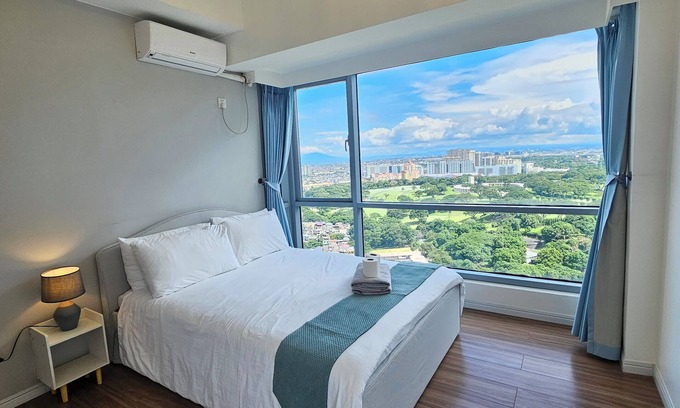 Bonifacio Global City Apartment | The Infinity