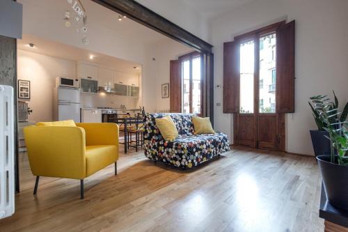 Le Cure Apartment | The Italian Courtyard with free parking nearby