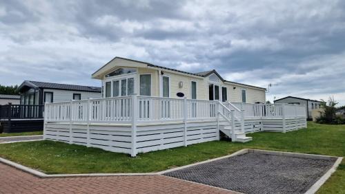 Selsey Apartment | The Knightsbridge, Boulevard, Seal Bay Resort