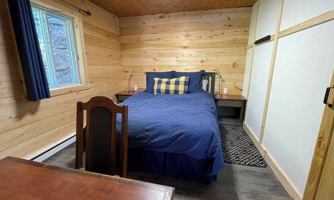 Brebeuf Cottage | The Little Charmer - secluded and cozy