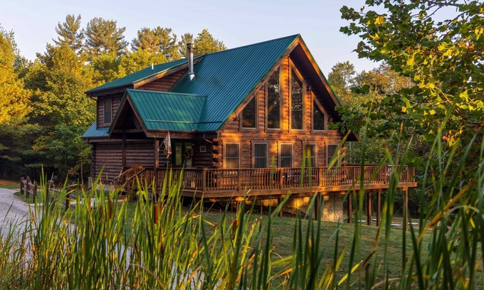 Logan Cabin | The Lodge with hot tub and 40-acre trails