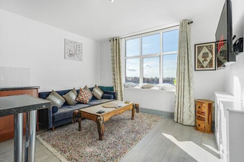 Northampton Apartment | The Loft - with skyline views