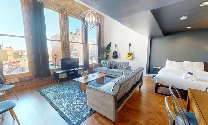 Downtown Nashville Apartment | The Lofts at 107