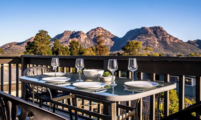 Coles Bay House | The Lookout - Freycinet Holiday Houses